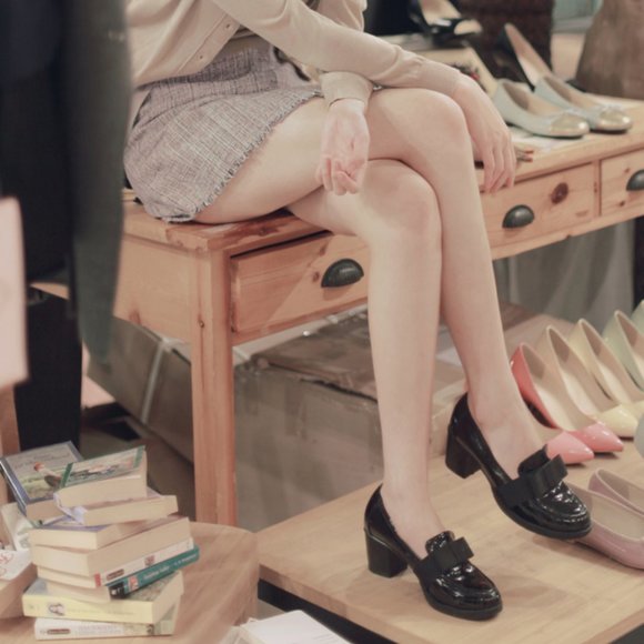 Black Patent Leather Bow Loafers - US 6 - Handcrafted - Picture 4 of 6